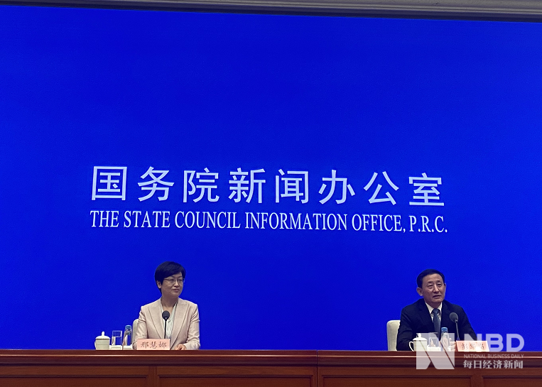 中共中央政治局召开会议，分析研究2025年经济工作，研究部署党风廉政建设和反腐败工作，中共中央总书记习近平主持会议|界面新闻 · 快讯