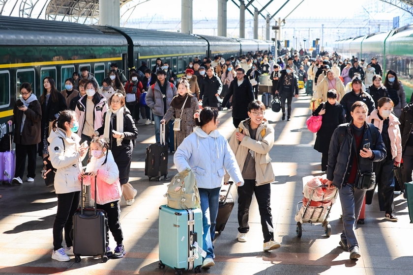 元旦出行客流以短途旅游为主，全国铁路今日加开客车342列