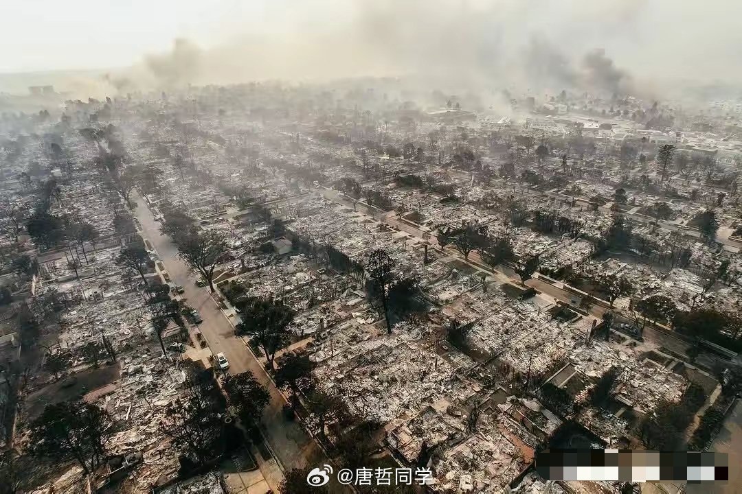 一片黑暗！洛杉矶山区大片森林被山火烧毁，航拍视频